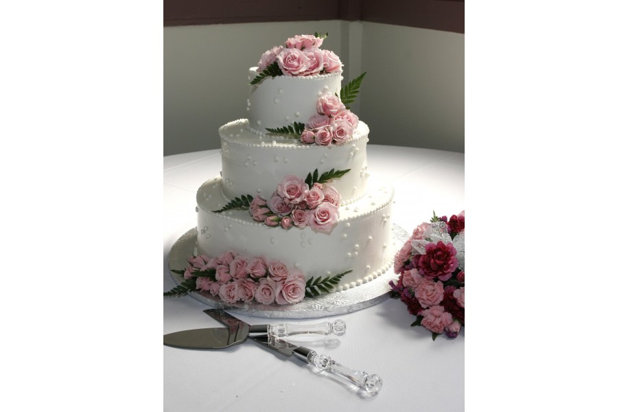 №113 Торт свадебный с кустовыми розами